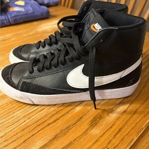 Nike Blazer Mid '77 Big Kids Black And white 7Y